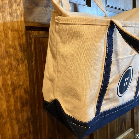 HEAVY CANVAS ZIP CLOSE TOTE, OFF WHITE AND NAVY, LARGE CAPACITY SITS FLAT 19x12 - Picture 5 of 11